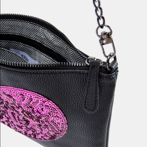 💖💓💝GORGEOUS SEQUINS HEART CLUTCH💝💓💖 - Picture 2 of 3